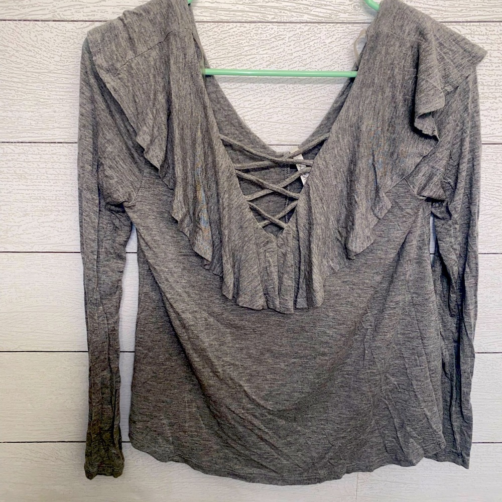 grey top